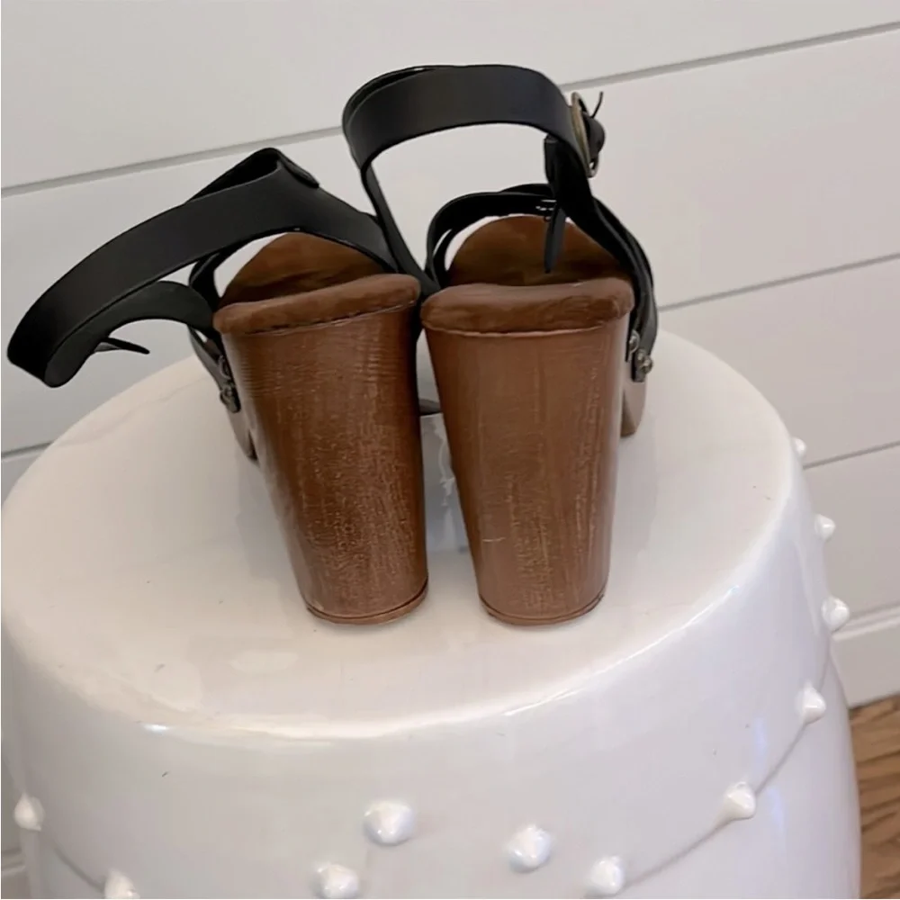 Jessica Carlyle these black